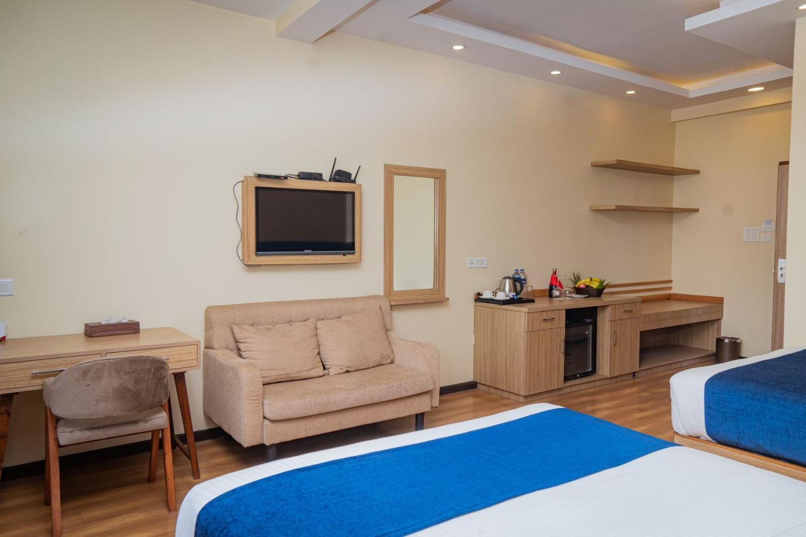 Majestic Lake Front Hotel & Suites Покхара Экстерьер фото