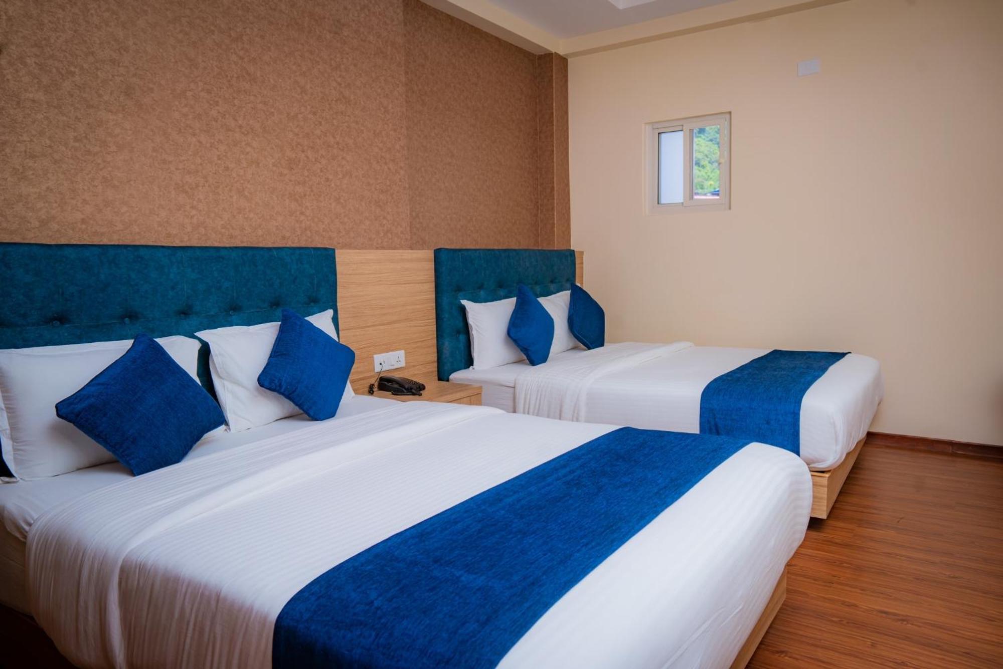 Majestic Lake Front Hotel & Suites Покхара Экстерьер фото