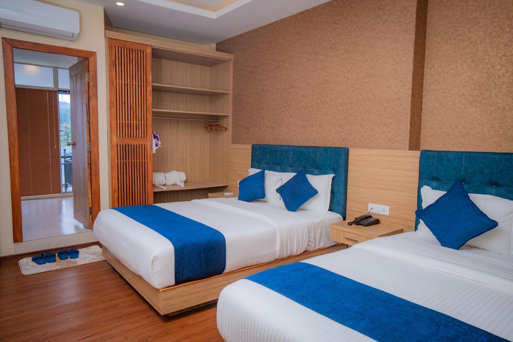 Majestic Lake Front Hotel & Suites Покхара Экстерьер фото