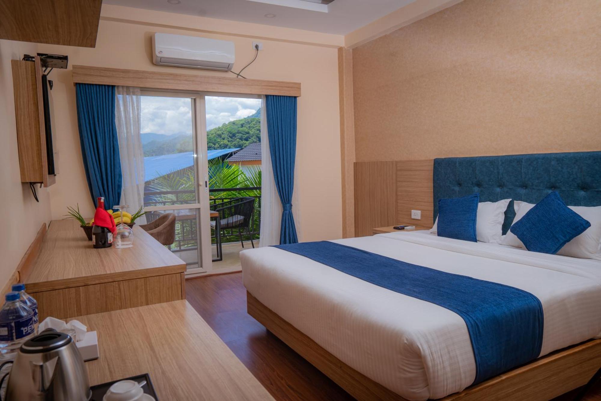 Majestic Lake Front Hotel & Suites Покхара Экстерьер фото