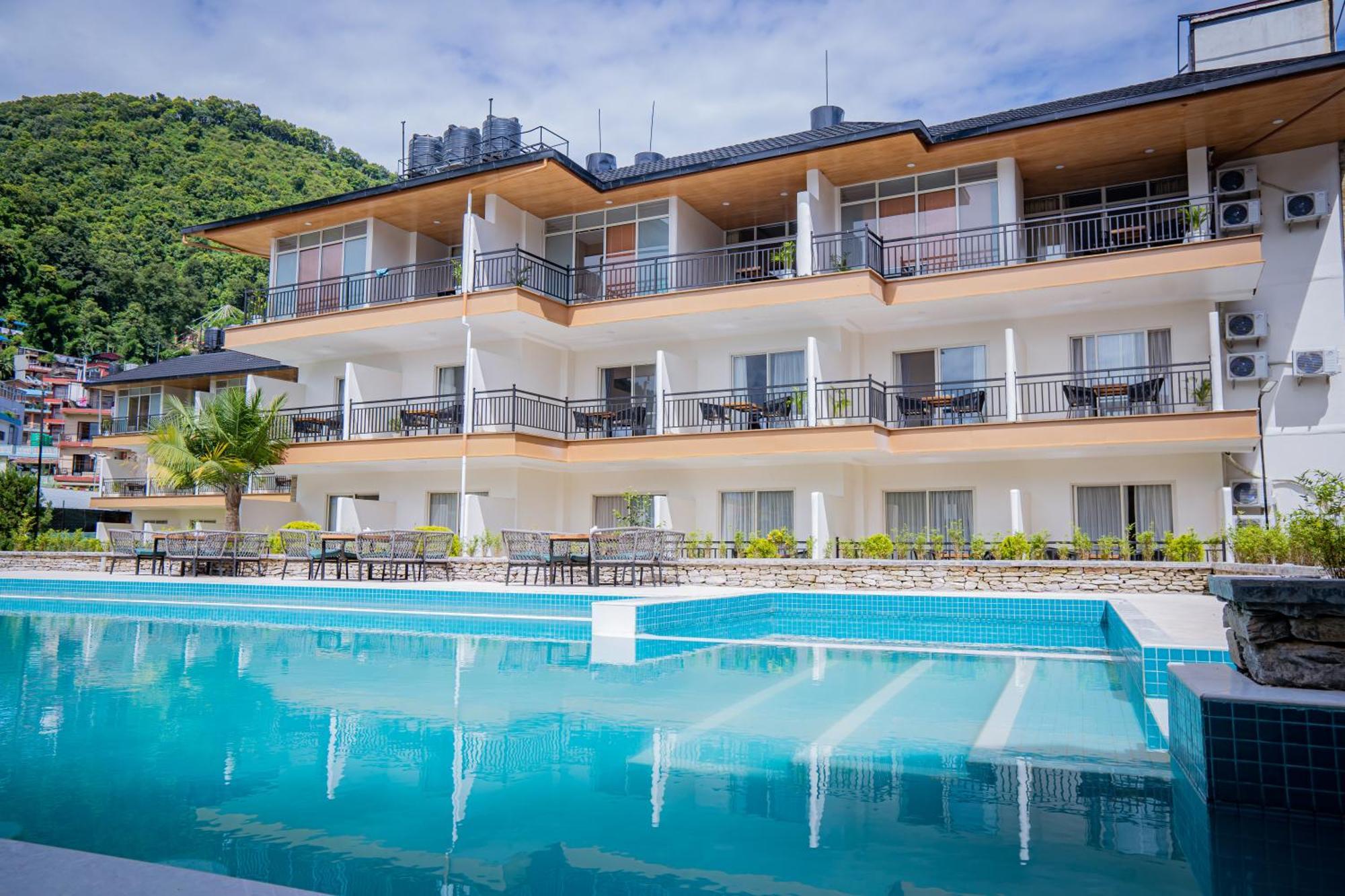 Majestic Lake Front Hotel & Suites Покхара Экстерьер фото