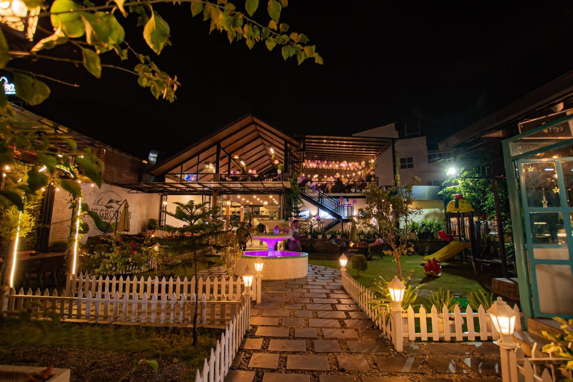 Majestic Lake Front Hotel & Suites Покхара Экстерьер фото